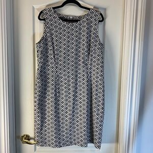 Mario Serrani Sleeveless shift dress  black and white geometric pattern